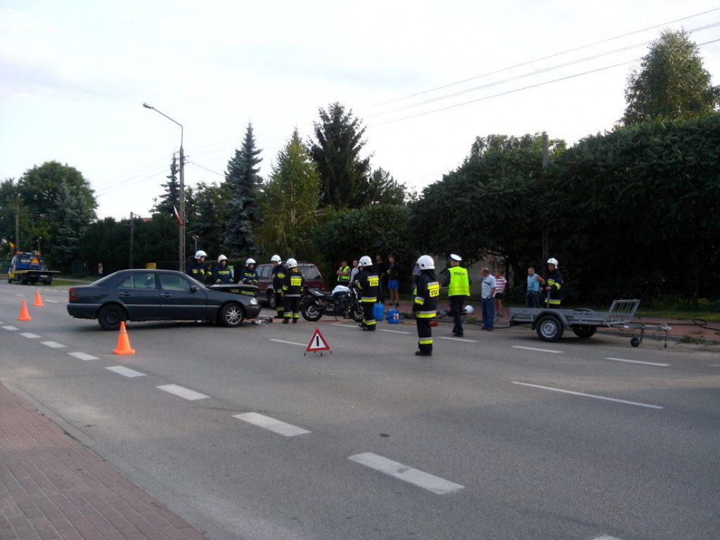 Jabłonna: Mercedes zderzył się z motocyklem na Modlińskiej