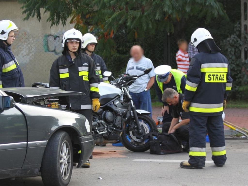 Jabłonna: Mercedes zderzył się z motocyklem na Modlińskiej