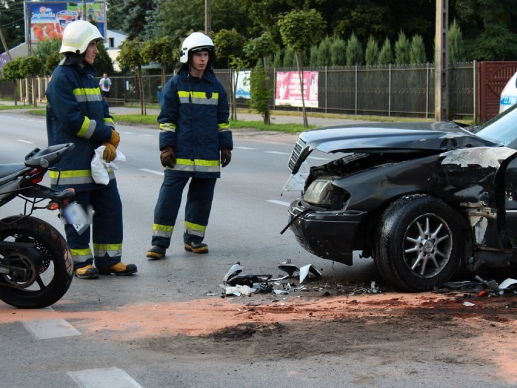 Jabłonna: Mercedes zderzył się z motocyklem na Modlińskiej