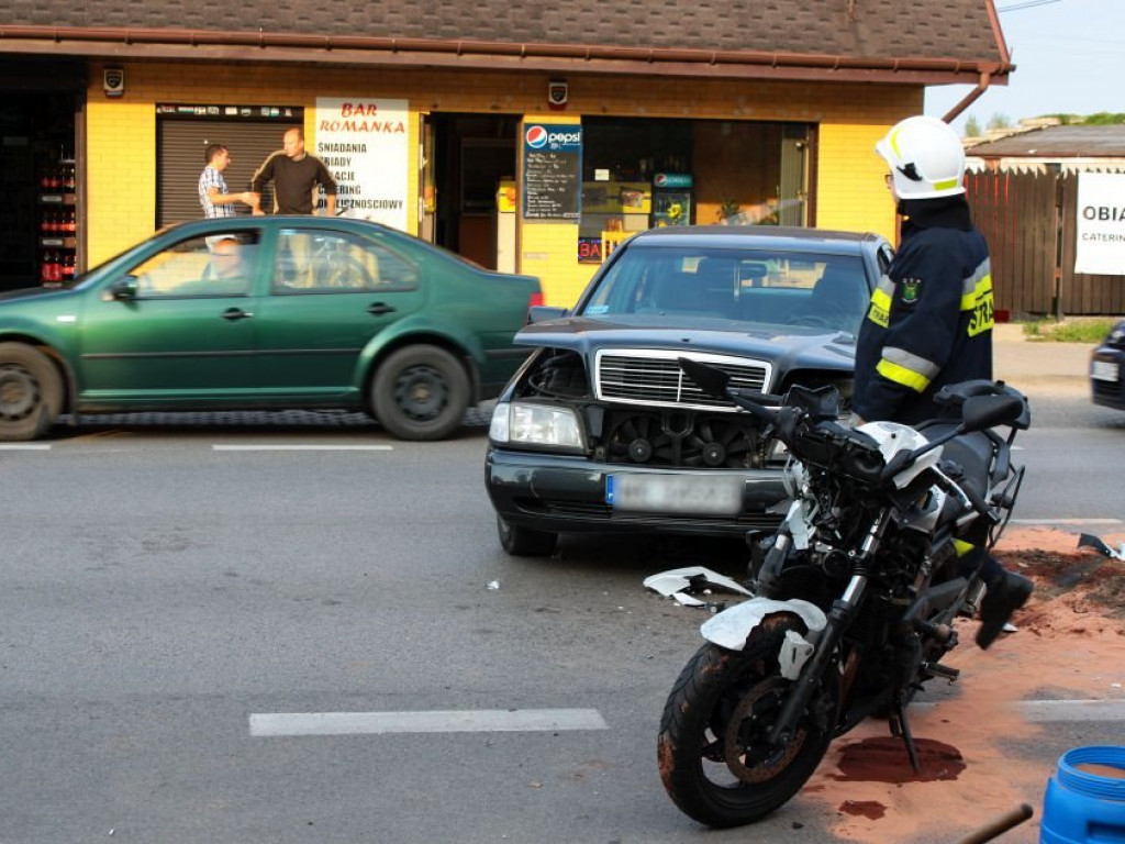 Jabłonna: Mercedes zderzył się z motocyklem na Modlińskiej