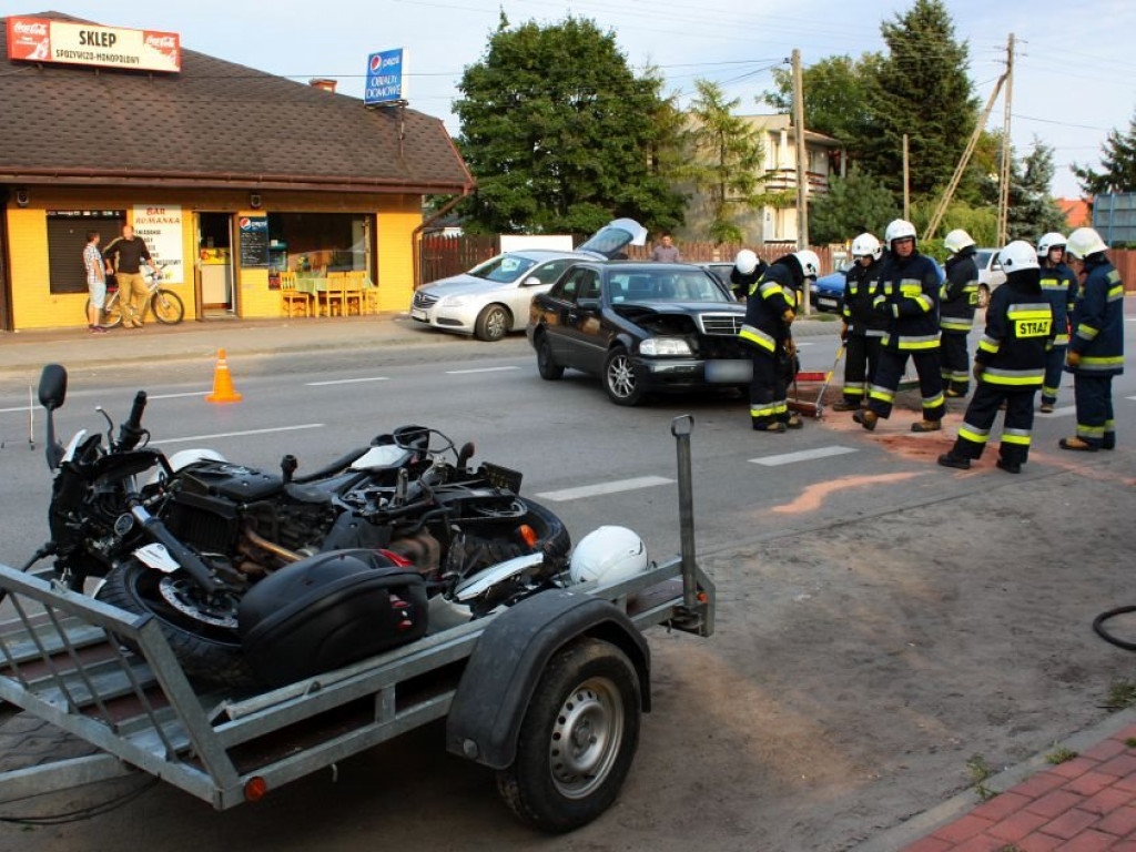 Jabłonna: Mercedes zderzył się z motocyklem na Modlińskiej