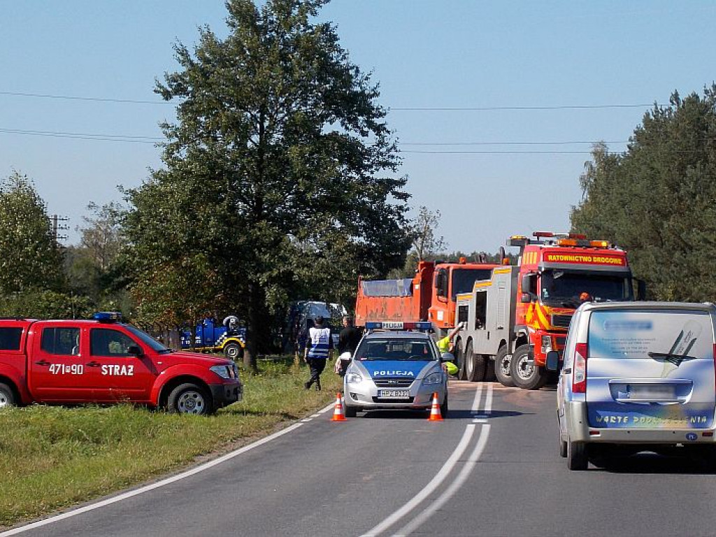 Łajski: Bus zderzył się z wywrotką