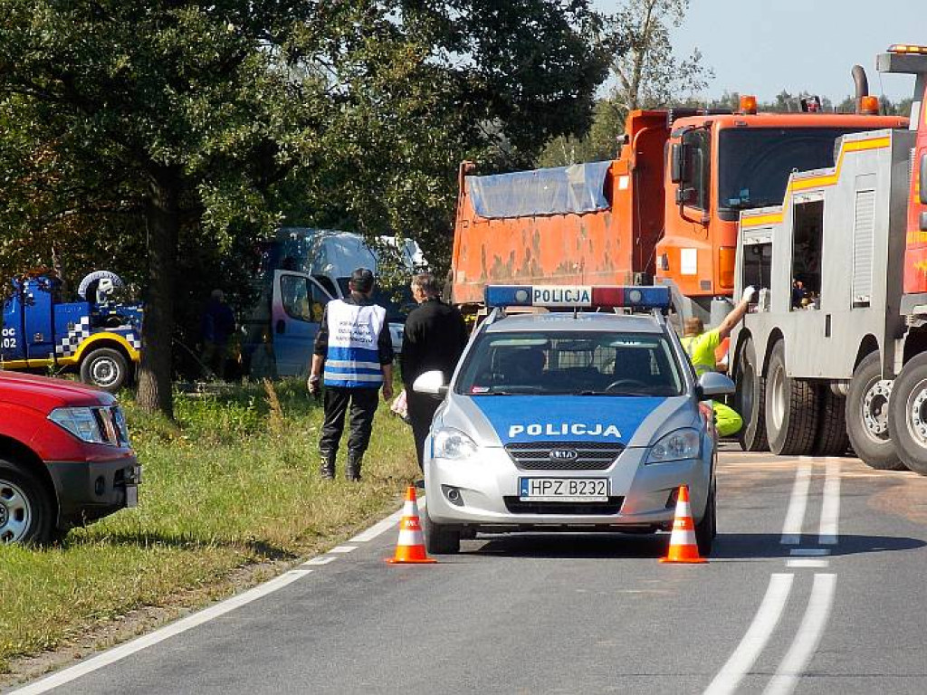 Łajski: Bus zderzył się z wywrotką