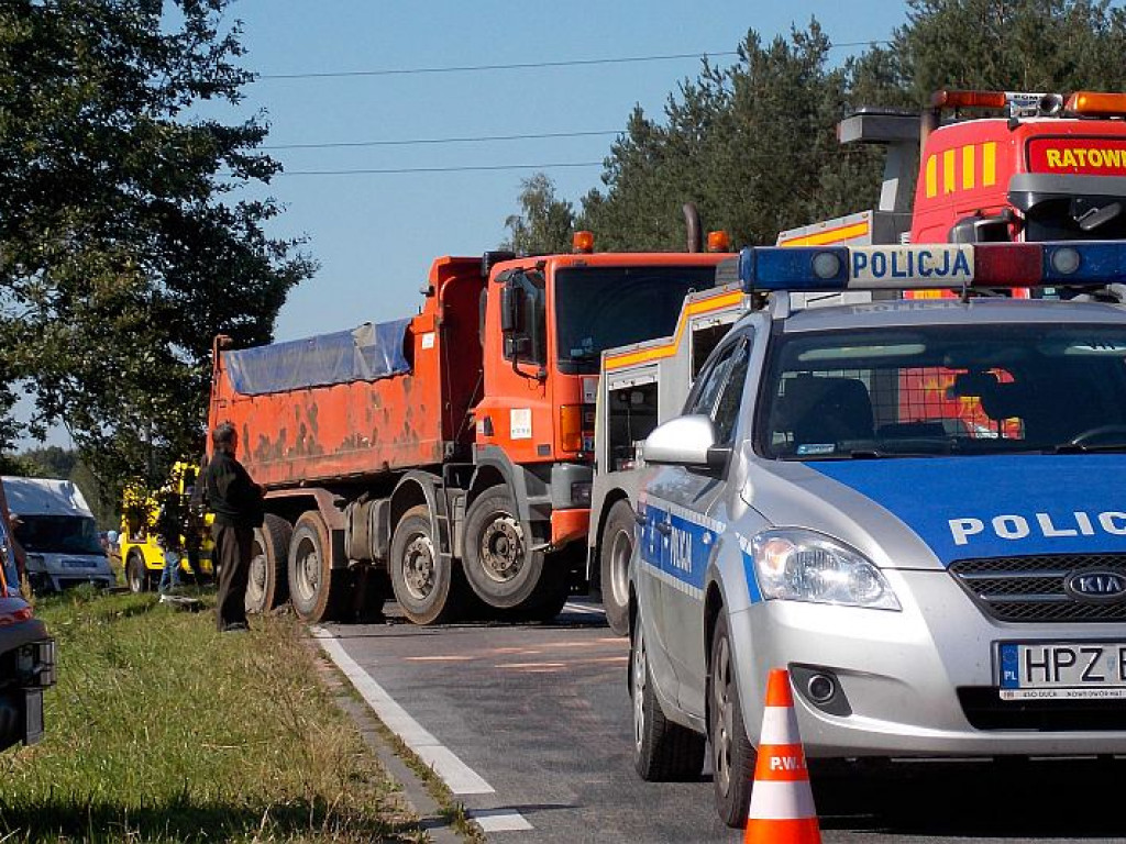 Łajski: Bus zderzył się z wywrotką