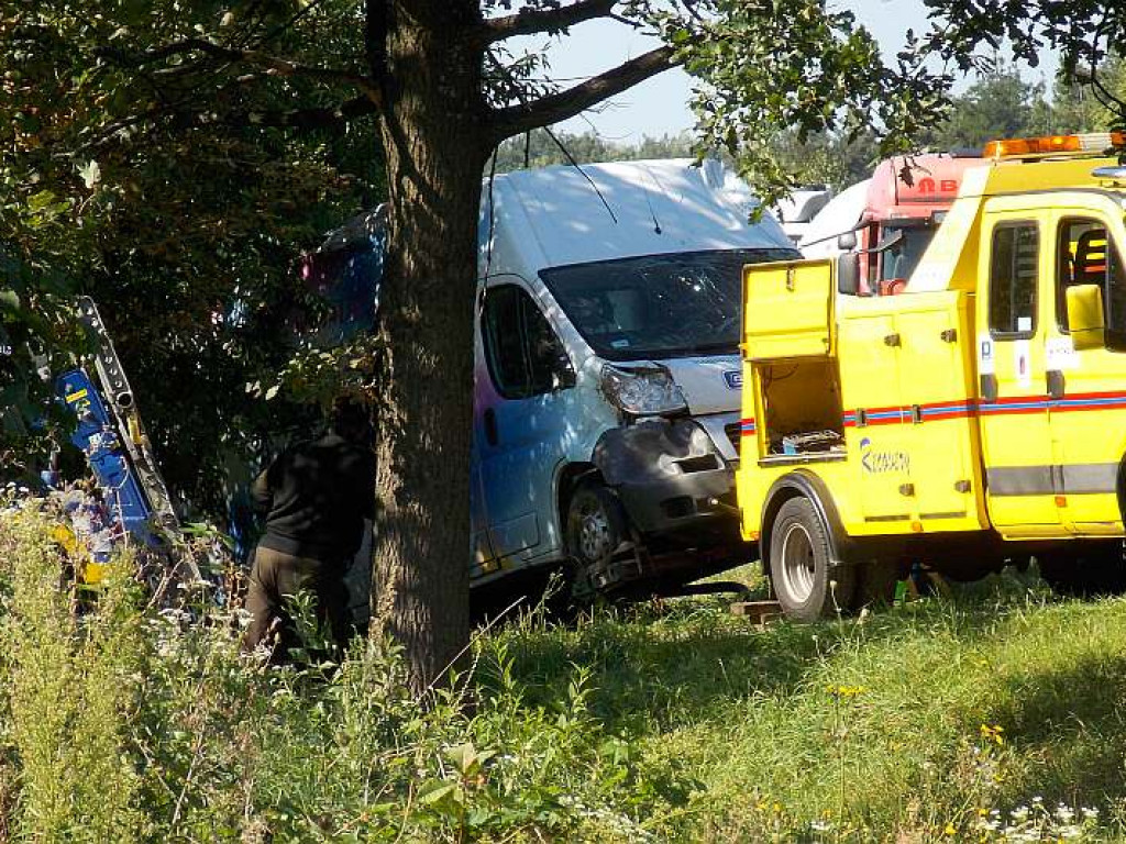 Łajski: Bus zderzył się z wywrotką
