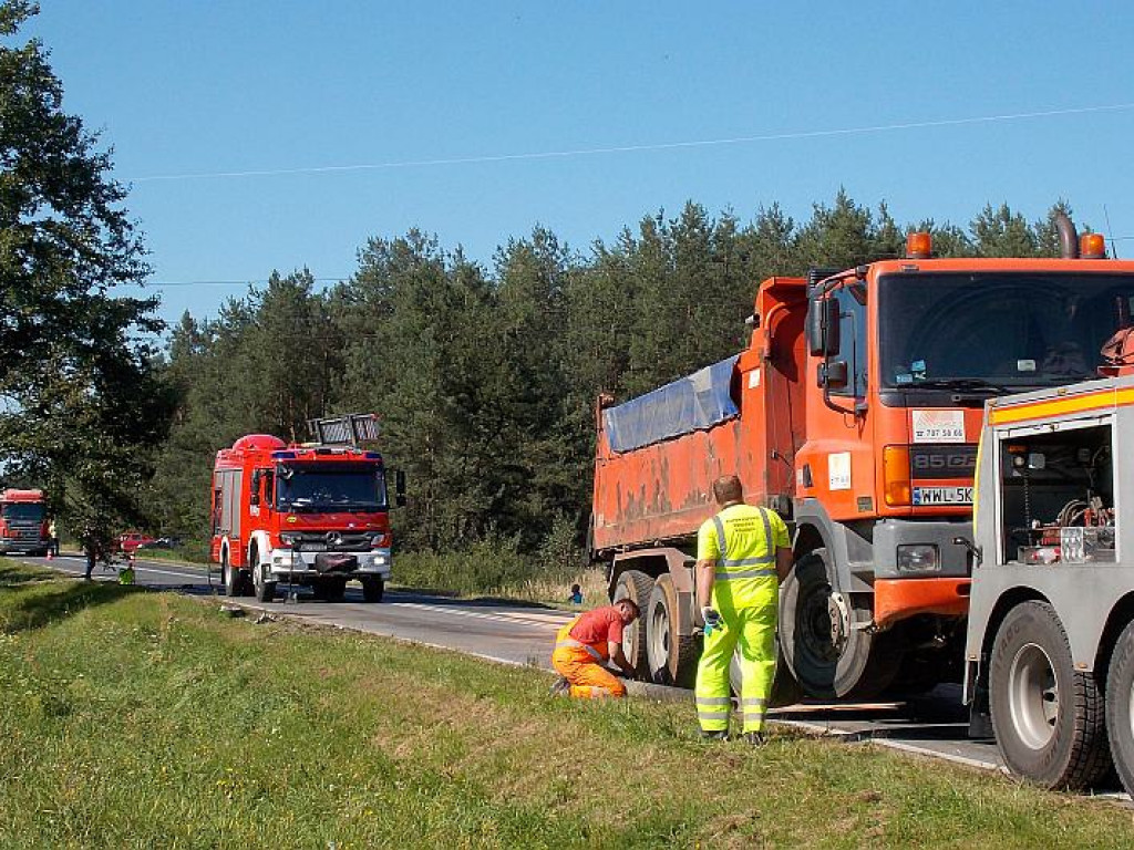 Łajski: Bus zderzył się z wywrotką
