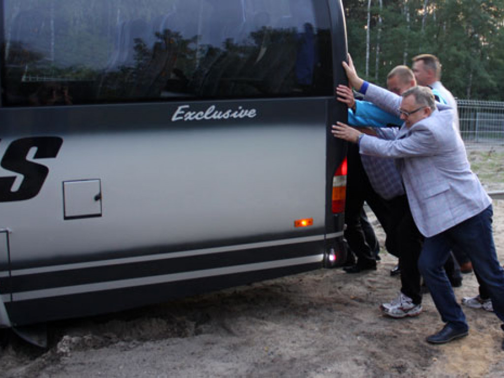 Legionowo: Wyjazdowa Komisja Rozwoju Rady Miasta... utknęła w piasku (wideo)
