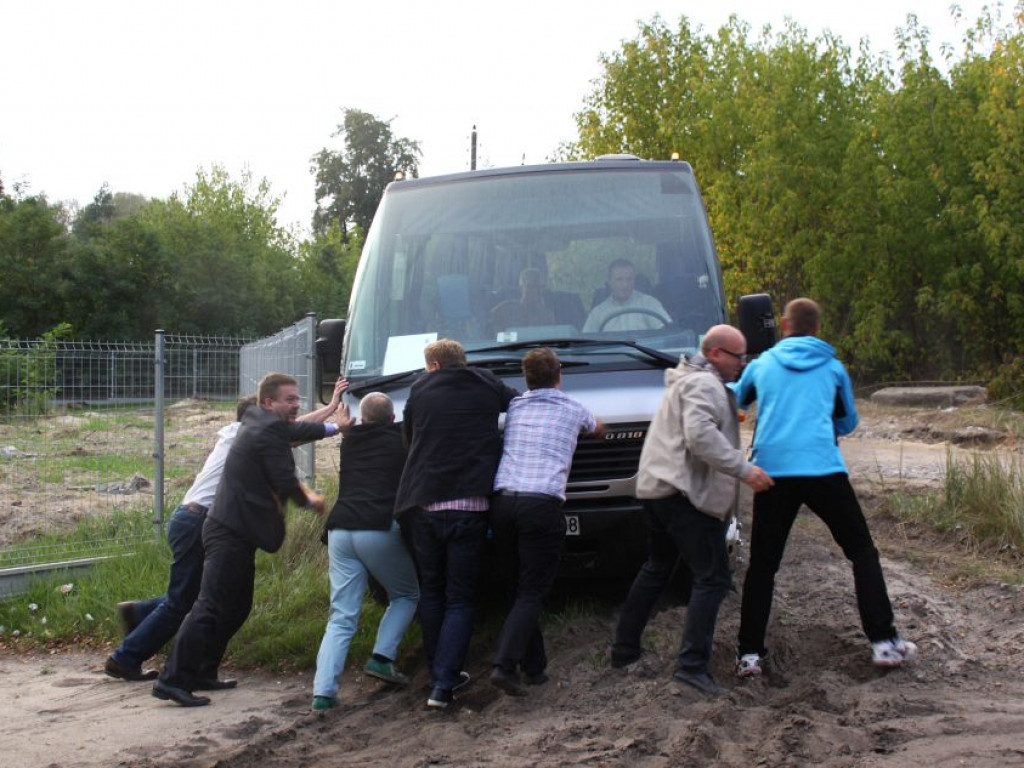 Legionowo: Wyjazdowa Komisja Rozwoju Rady Miasta... utknęła w piasku (wideo)