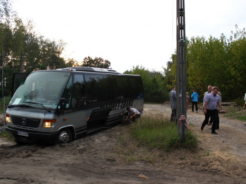 Legionowo: Wyjazdowa Komisja Rozwoju Rady Miasta... utknęła w piasku (wideo)