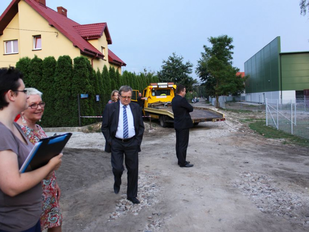 Legionowo: Wyjazdowa Komisja Rozwoju Rady Miasta... utknęła w piasku (wideo)