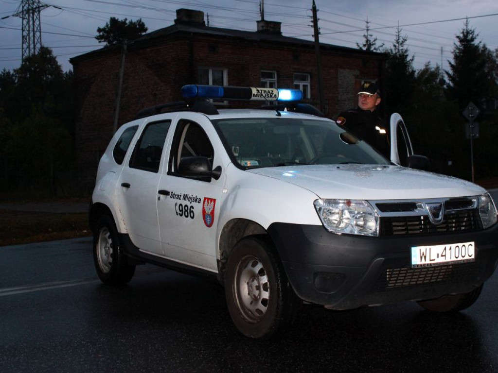 Legionowo: Dwie osobówki zderzyły się na przejeździe kolejowym