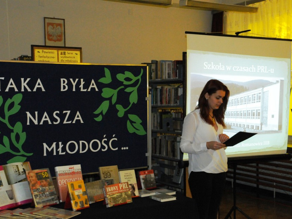 Sentymentalna podróż w czasy PRL-u z LO im. Konopnickiej