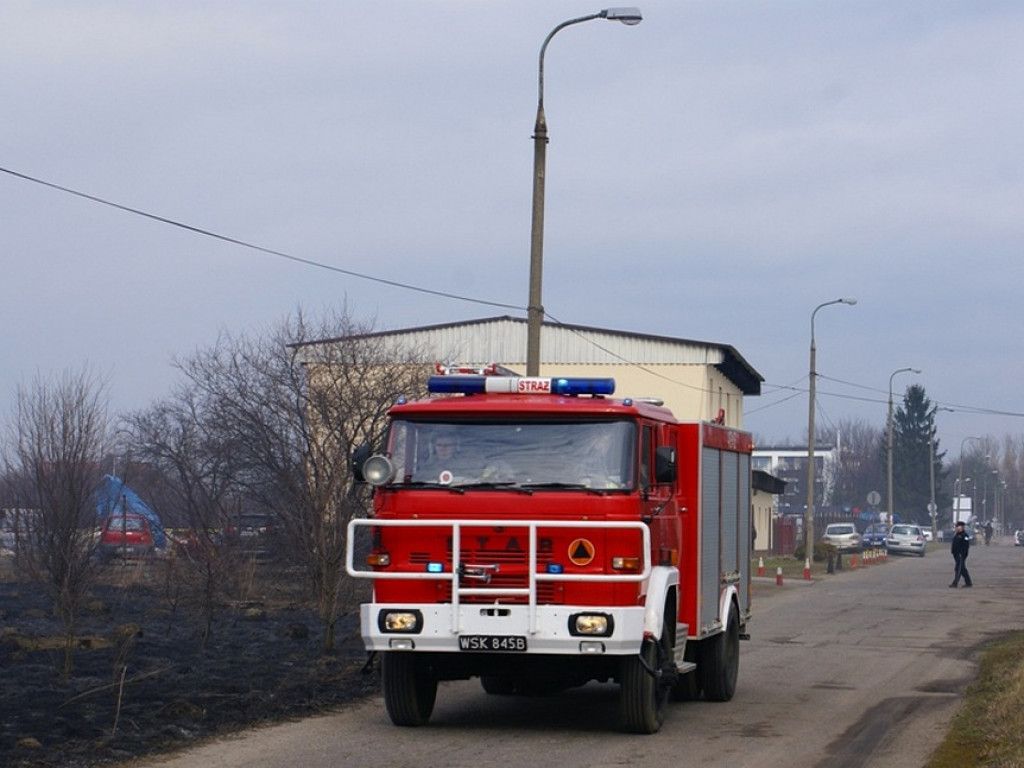 Wieliszew: Przy Modlińskiej spłonął hektar trawy (galeria)