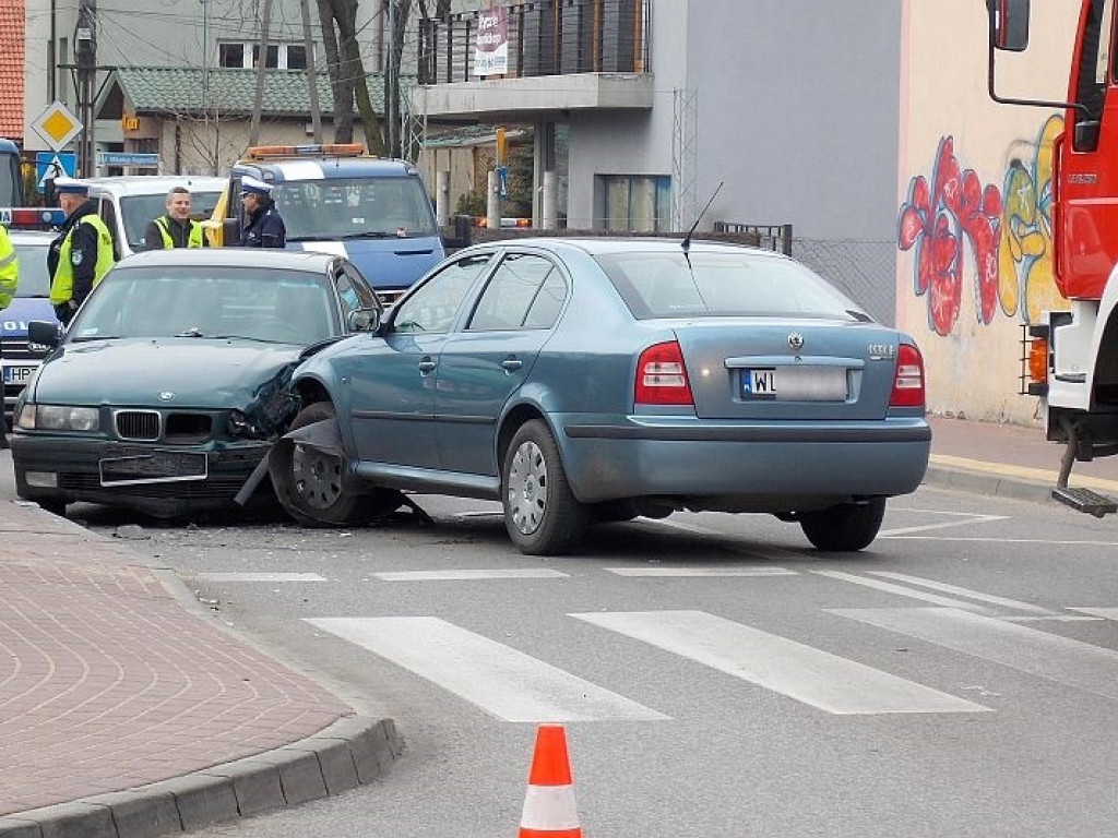 Legionowo: Wypadek na Słowackiego. Jedna osoba w szpitalu