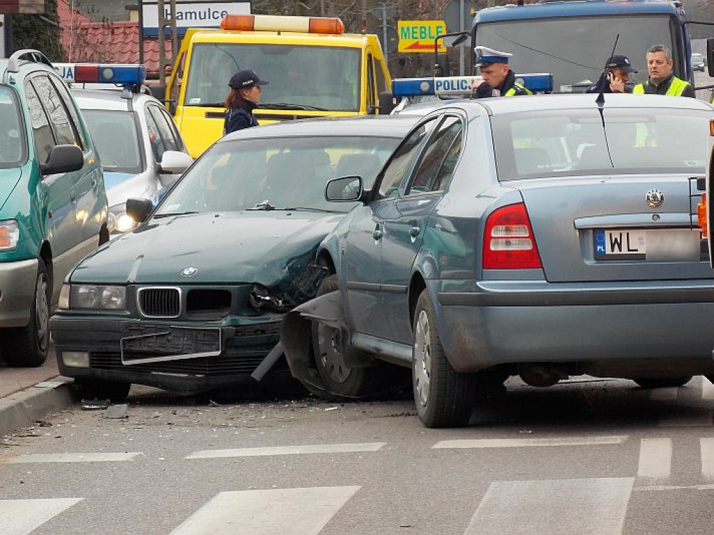 Legionowo: Wypadek na Słowackiego. Jedna osoba w szpitalu