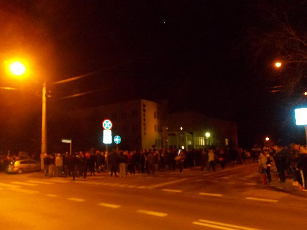 Legionowo: Wieczorne zamieszki pod gmachem policji