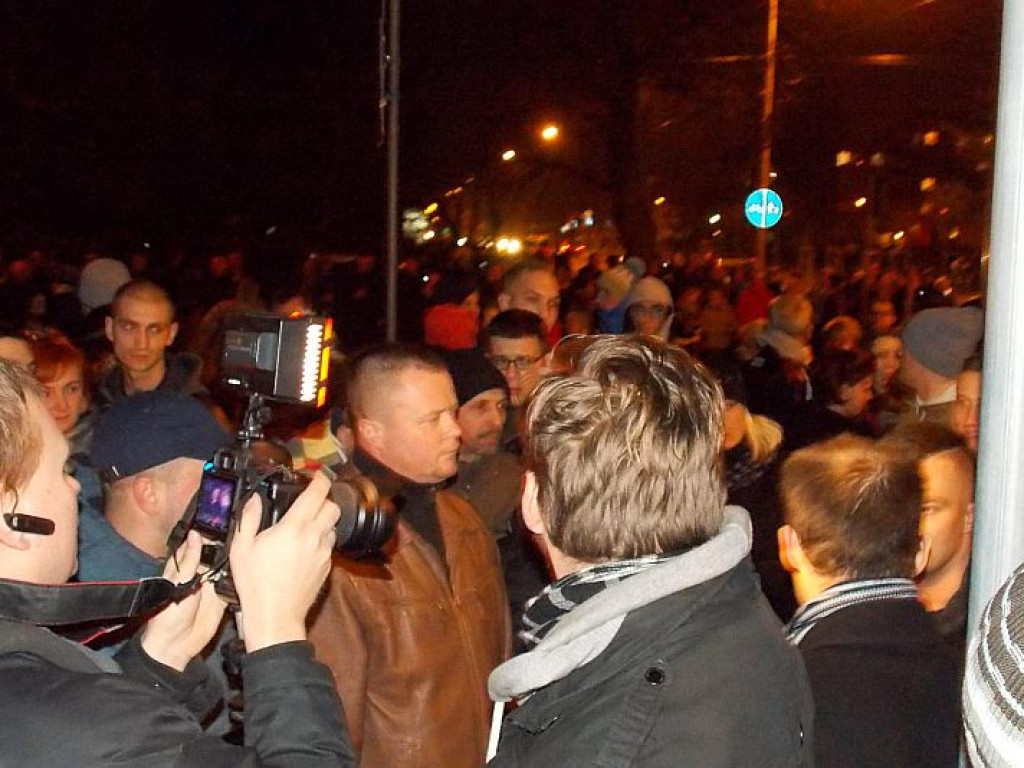Legionowo: Wieczorne zamieszki pod gmachem policji