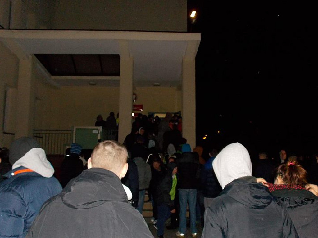 Legionowo: Wieczorne zamieszki pod gmachem policji