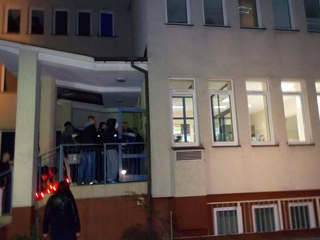 Legionowo: Wieczorne zamieszki pod gmachem policji