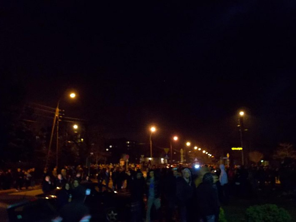 Legionowo: Wieczorne zamieszki pod gmachem policji