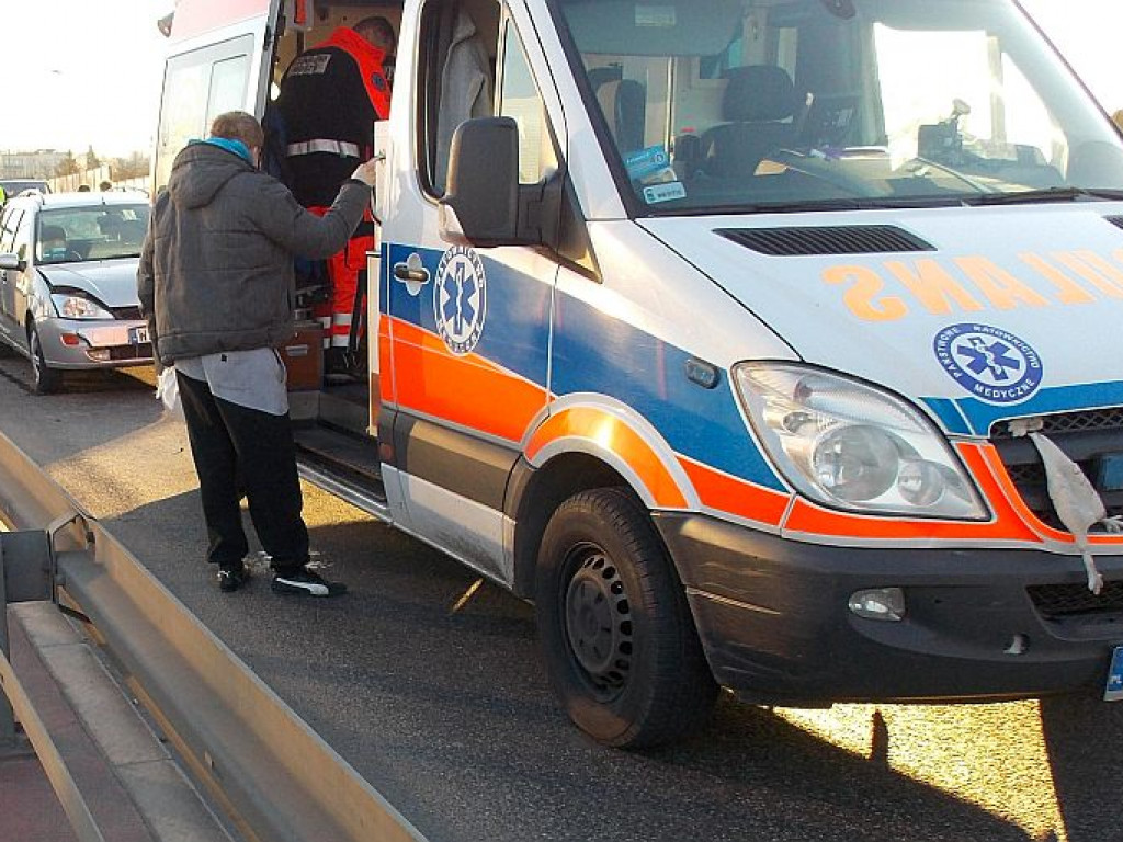 Legionowo: Cztery auta zderzyły się na wiadukcie