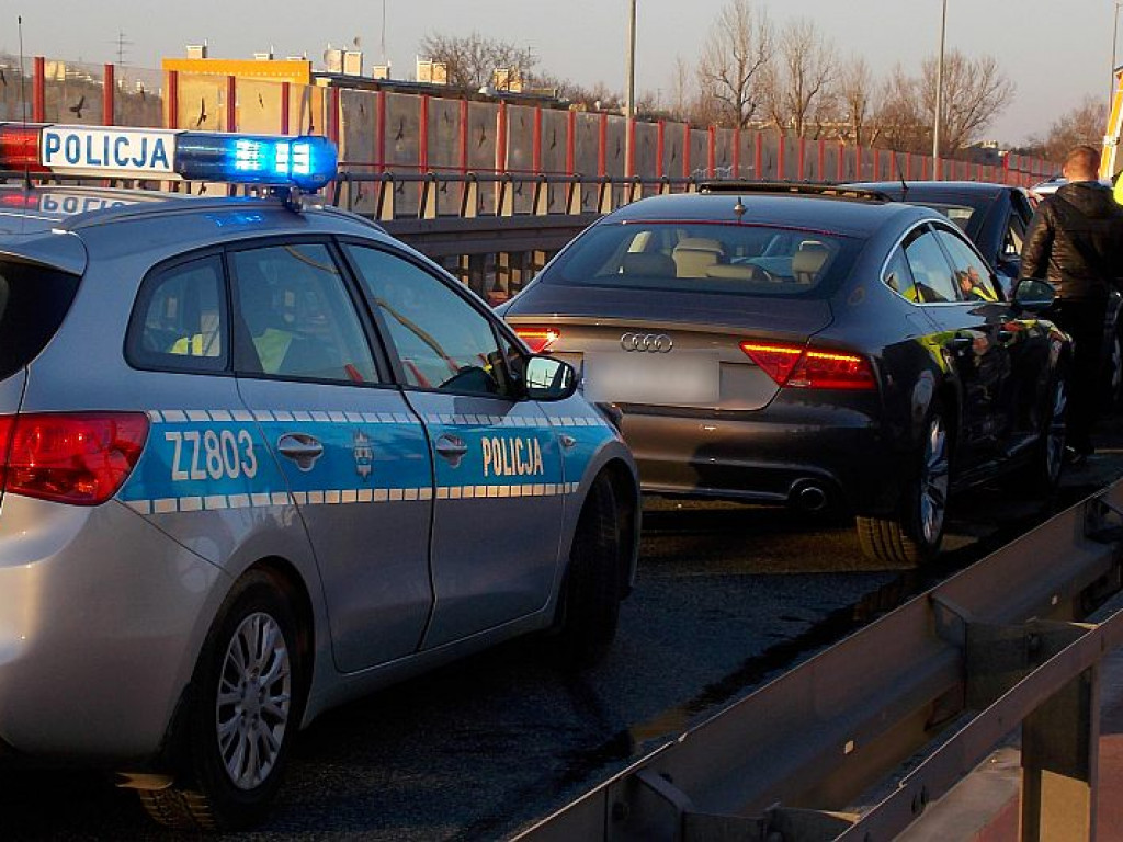 Legionowo: Cztery auta zderzyły się na wiadukcie