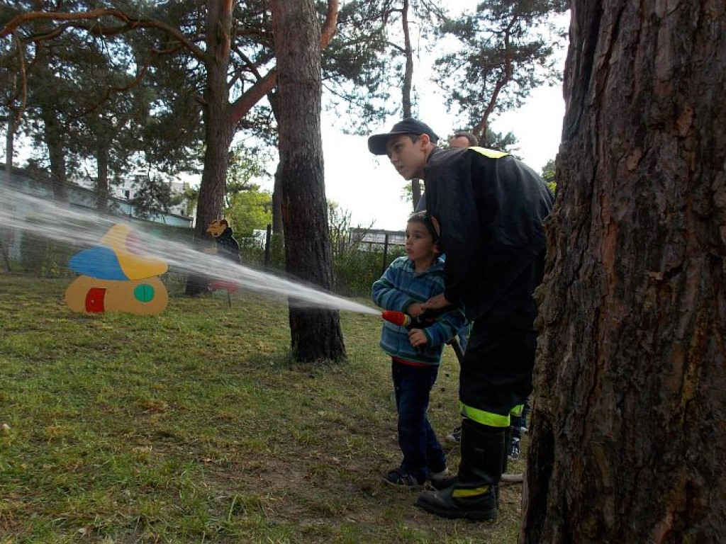 Legionowo: Dzień Otwartych Strażnic najbardziej ucieszył dzieci!