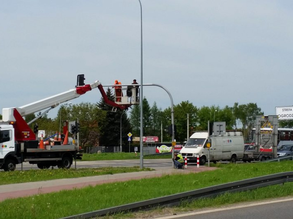 Jabłonna: Kończą montaż kamer rejestrujących na obwodnicy