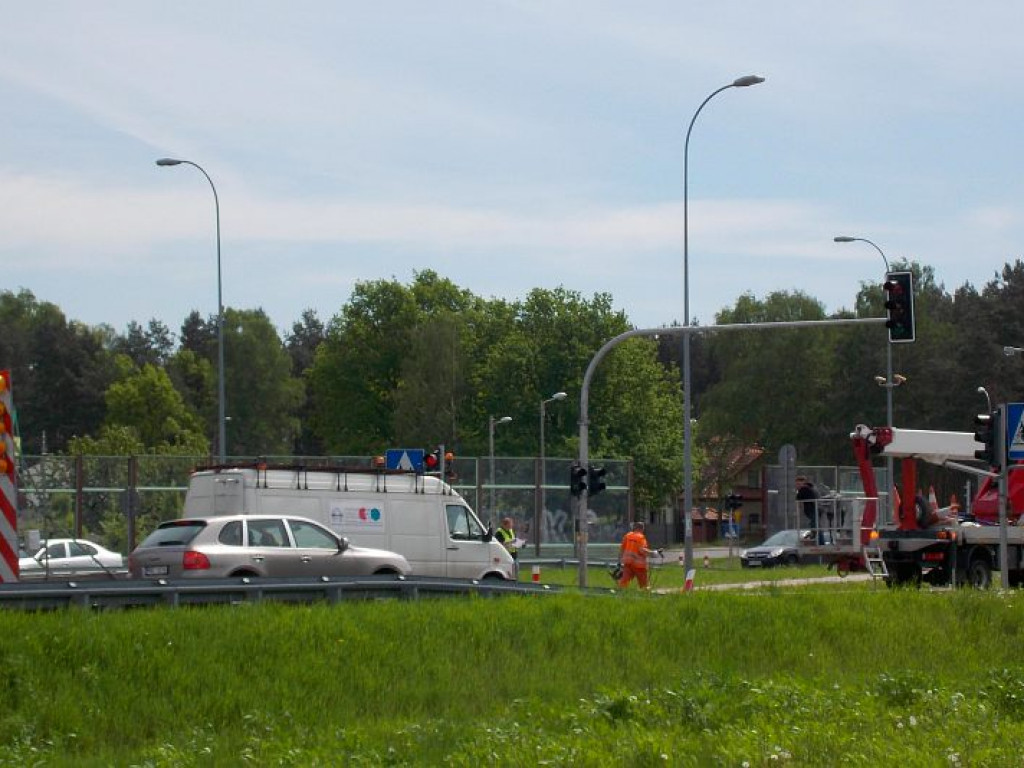 Jabłonna: Kończą montaż kamer rejestrujących na obwodnicy