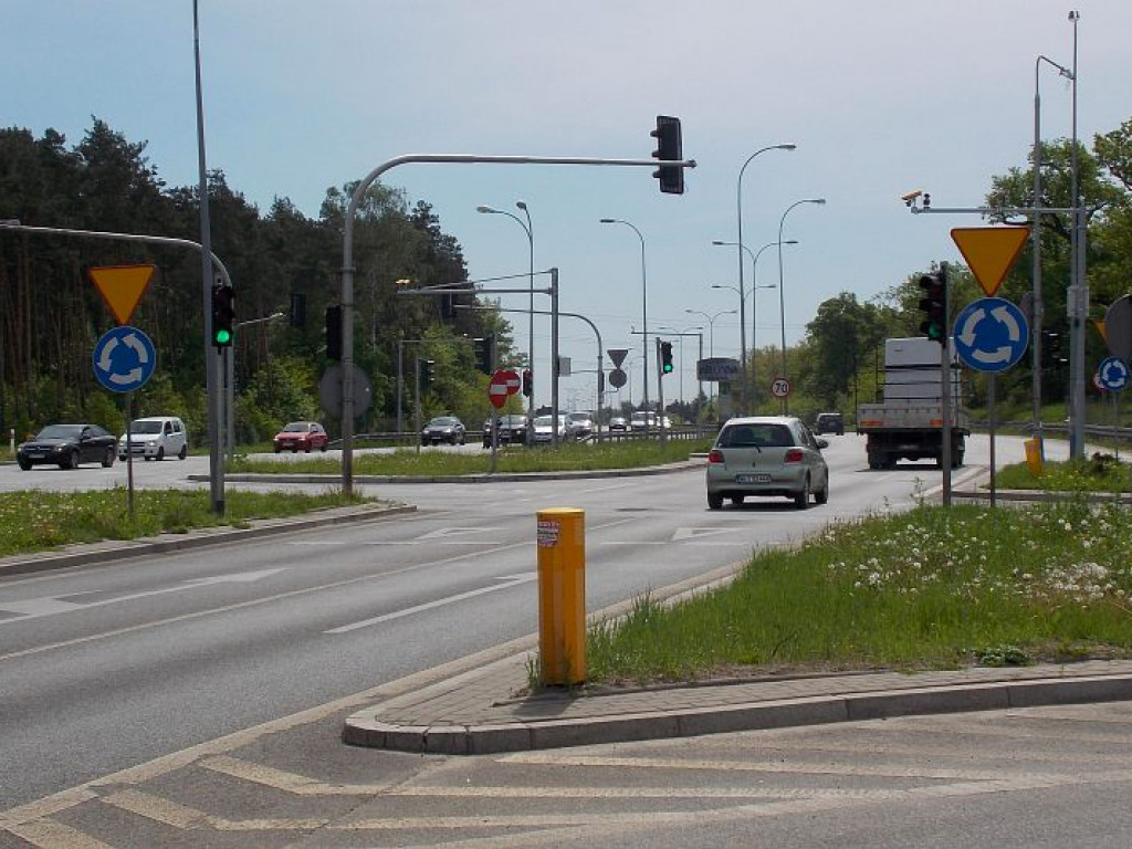 Jabłonna: Kończą montaż kamer rejestrujących na obwodnicy