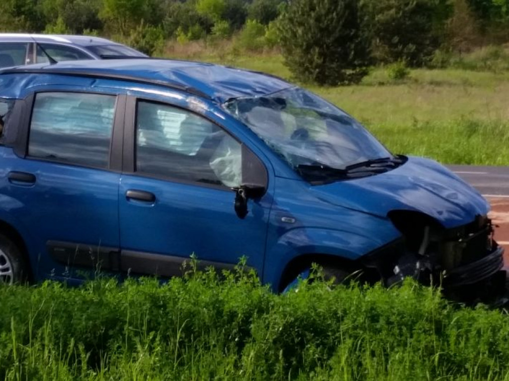 Skierdy: Fiat uderzył w ciężarówkę i dachował