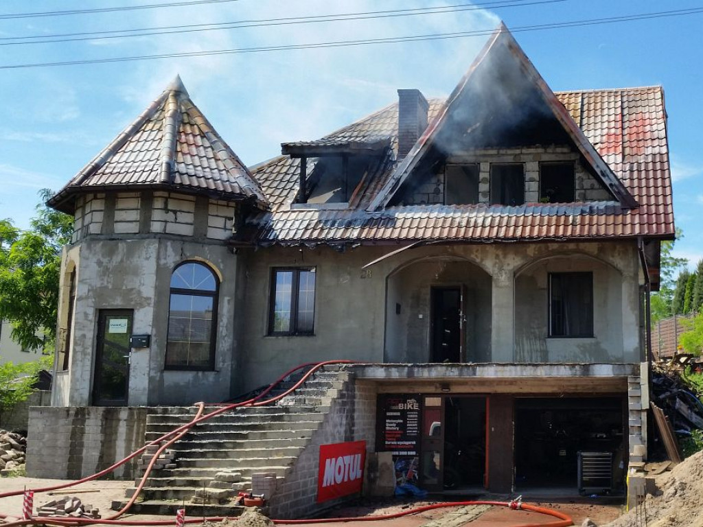 Legionowo: Pożar domu jednorodzinnego przy ul. Grudzie