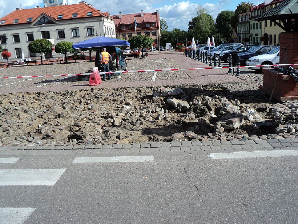 Serock: Remont nawierzchni rynku. Co z zabytkowym brukiem?