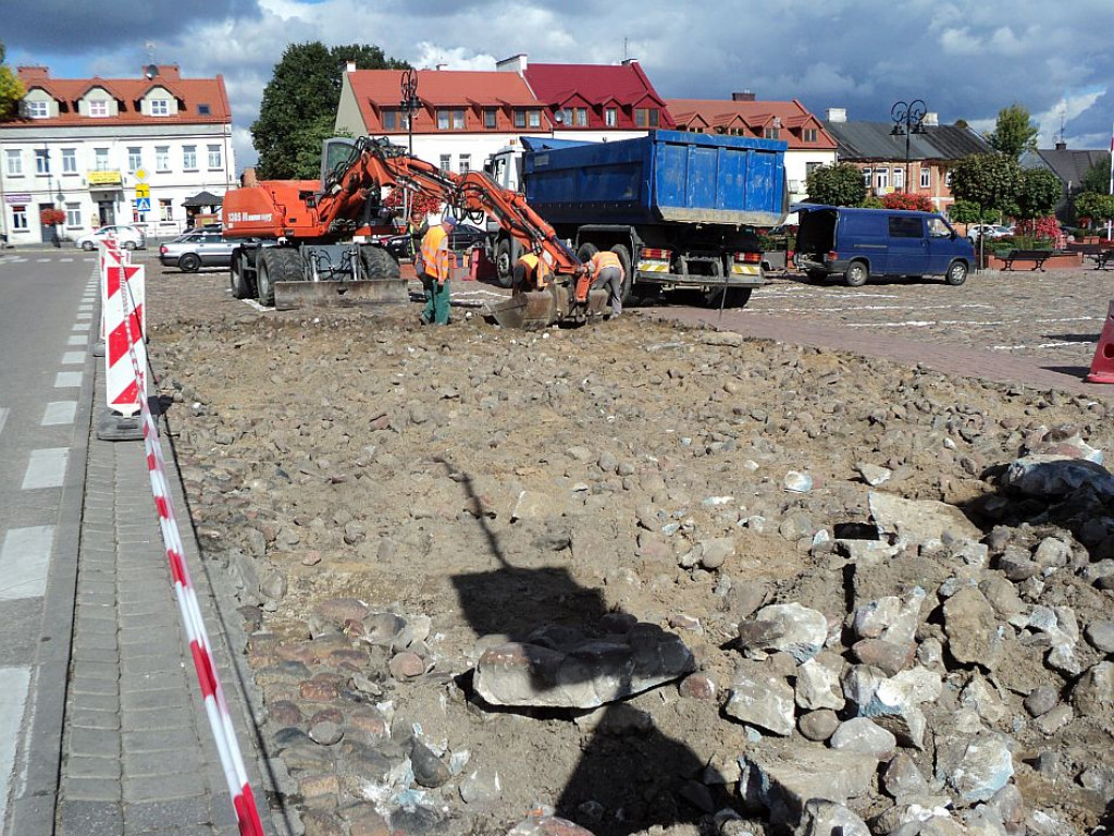 Serock: Remont nawierzchni rynku. Co z zabytkowym brukiem?