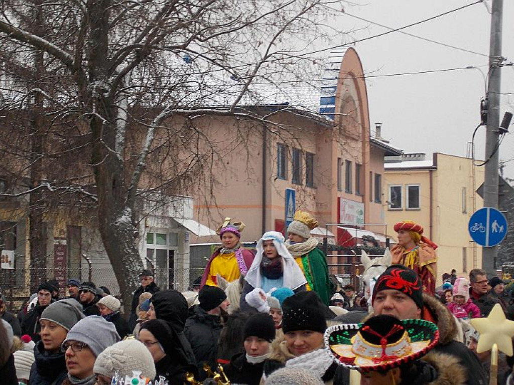 Legionowo, Jabłonna: Ulicami przeszły Orszaki Trzech Króli (wideo)
