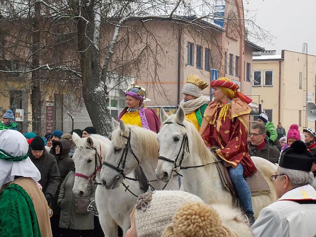 Legionowo, Jabłonna: Ulicami przeszły Orszaki Trzech Króli (wideo)