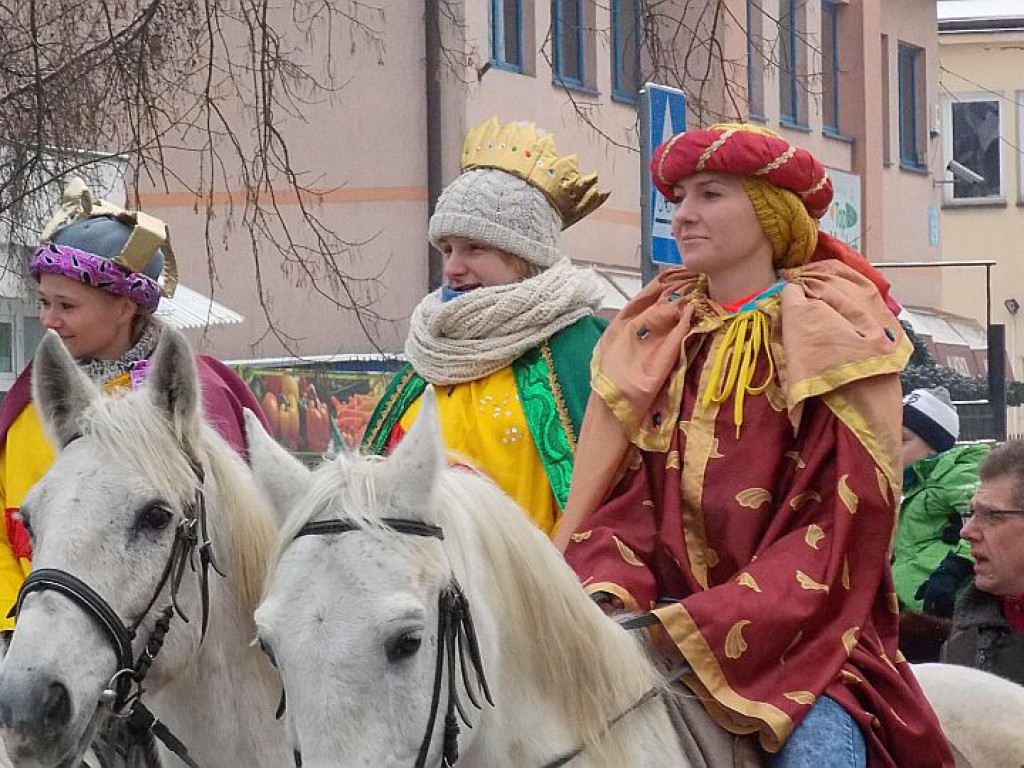 Legionowo, Jabłonna: Ulicami przeszły Orszaki Trzech Króli (wideo)