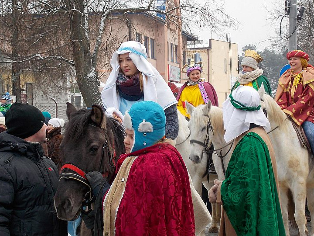 Legionowo, Jabłonna: Ulicami przeszły Orszaki Trzech Króli (wideo)