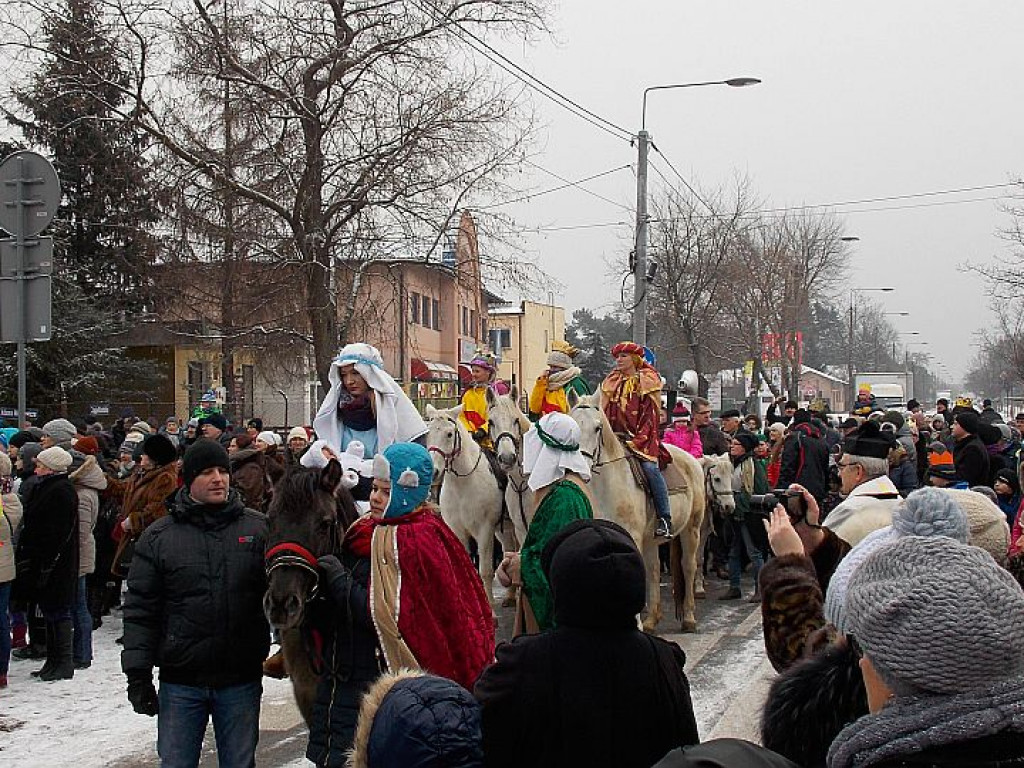 Legionowo, Jabłonna: Ulicami przeszły Orszaki Trzech Króli (wideo)