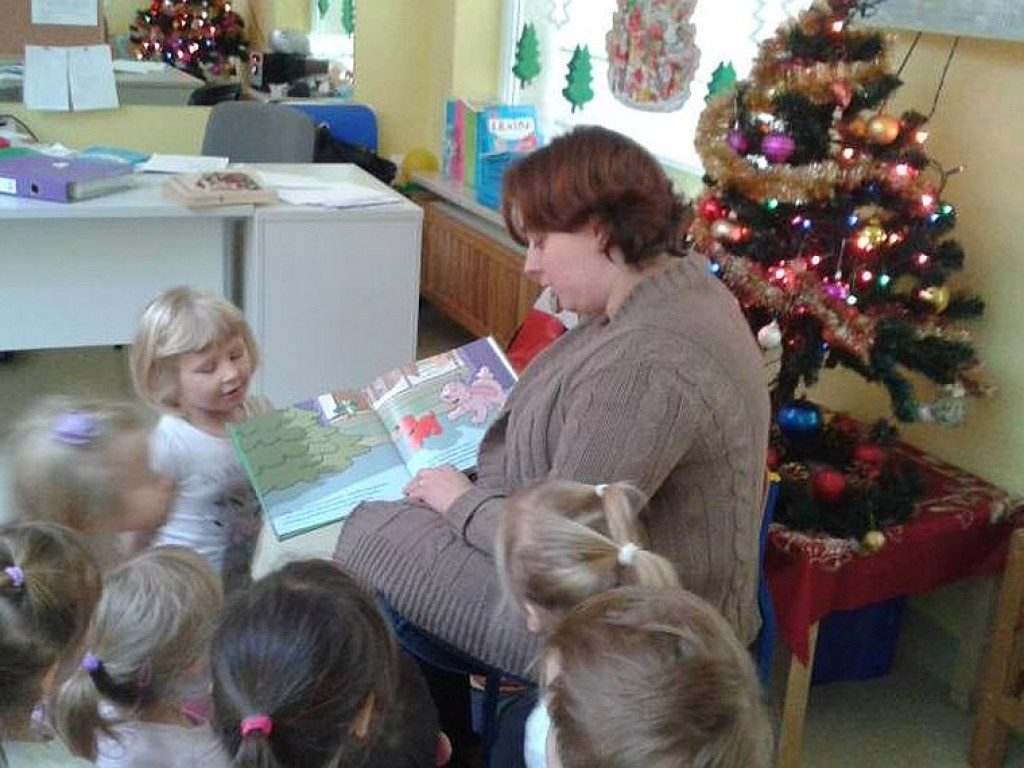 Mikołajkowe czytanie z mamą i tatą w Zespole Szkolno-Przedszkolnym nr 2
