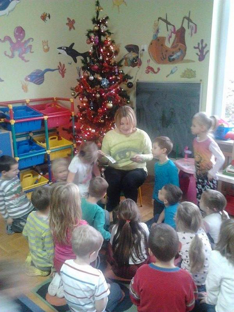 Mikołajkowe czytanie z mamą i tatą w Zespole Szkolno-Przedszkolnym nr 2