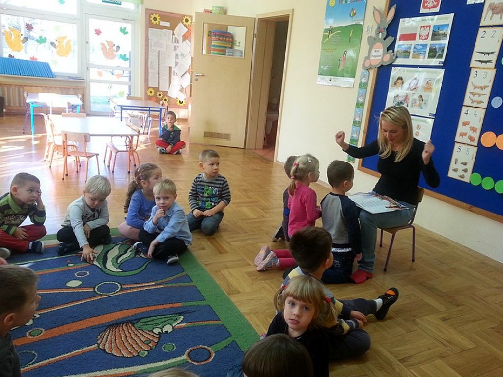 Mikołajkowe czytanie z mamą i tatą w Zespole Szkolno-Przedszkolnym nr 2