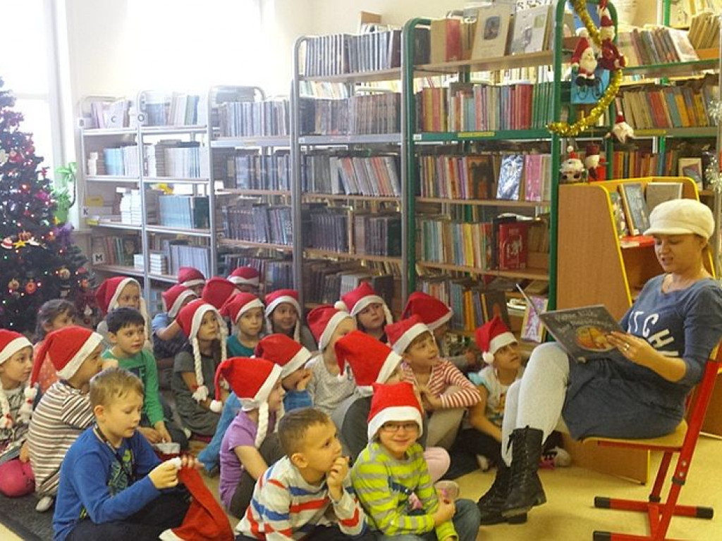 Mikołajkowe czytanie z mamą i tatą w Zespole Szkolno-Przedszkolnym nr 2