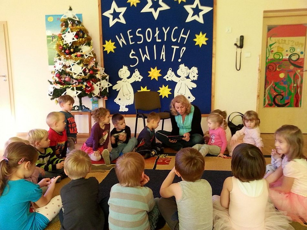 Mikołajkowe czytanie z mamą i tatą w Zespole Szkolno-Przedszkolnym nr 2