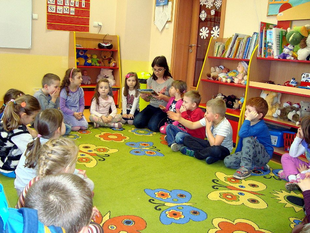 Mikołajkowe czytanie z mamą i tatą w Zespole Szkolno-Przedszkolnym nr 2