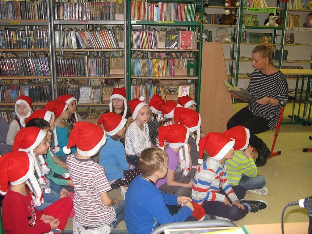 Mikołajkowe czytanie z mamą i tatą w Zespole Szkolno-Przedszkolnym nr 2