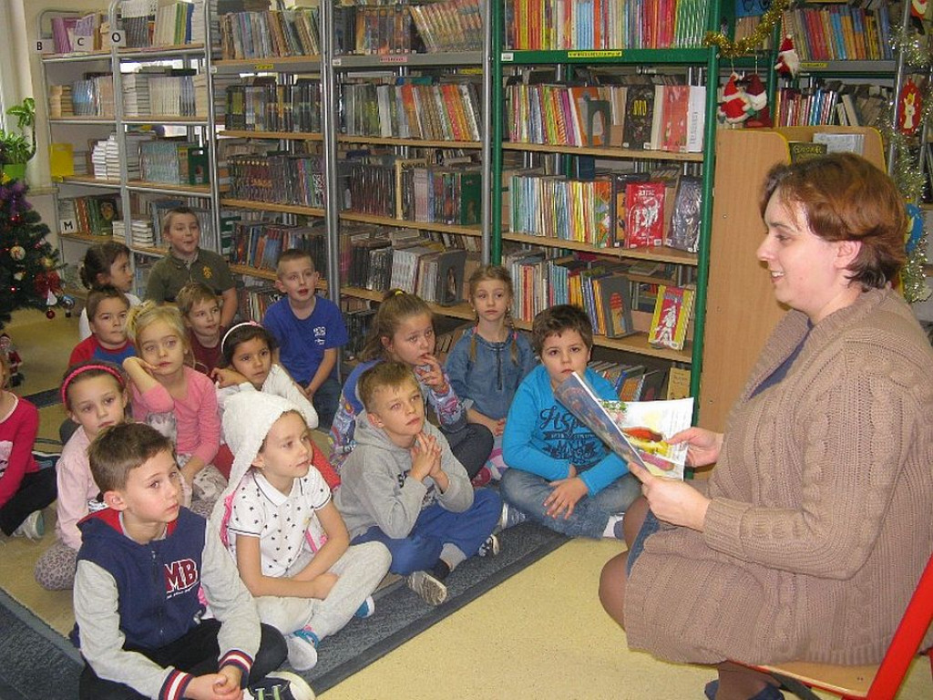 Mikołajkowe czytanie z mamą i tatą w Zespole Szkolno-Przedszkolnym nr 2