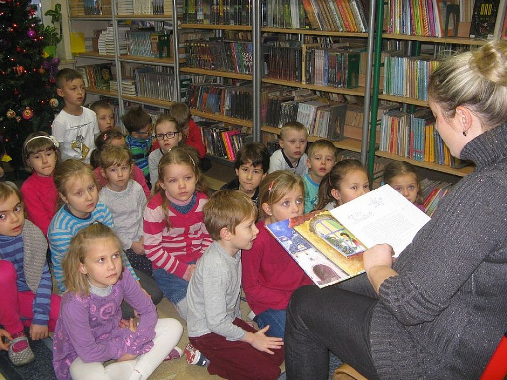 Mikołajkowe czytanie z mamą i tatą w Zespole Szkolno-Przedszkolnym nr 2