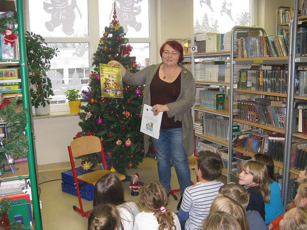 Mikołajkowe czytanie z mamą i tatą w Zespole Szkolno-Przedszkolnym nr 2