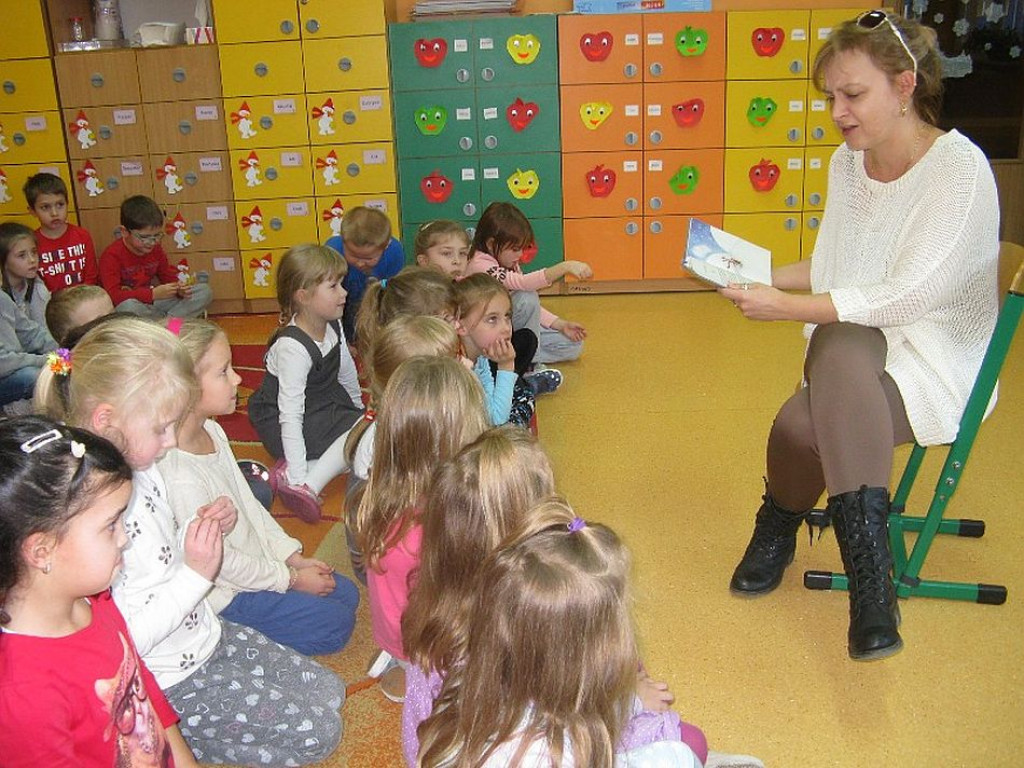 Mikołajkowe czytanie z mamą i tatą w Zespole Szkolno-Przedszkolnym nr 2